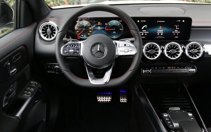 Mercedes-Benz EQB cena 252022 przebieg: 5, rok produkcji 2023 z Ćmielów małe 232